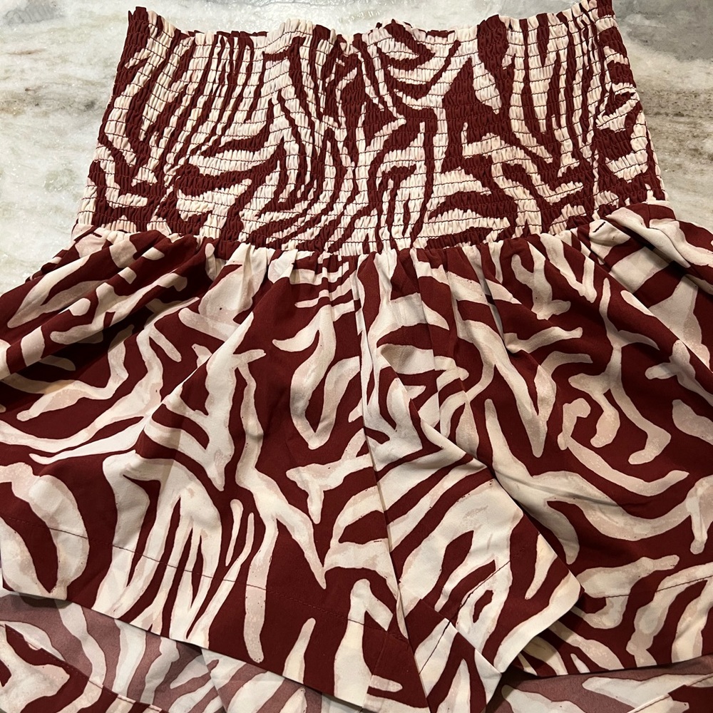 Ingrid + Isabel smocked maternity short. Medium.